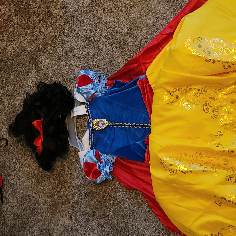 Disney snow white dress with wig size 4-6x